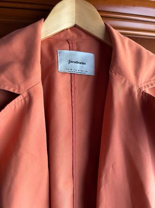 Gabardina Mango Naranja talla M
