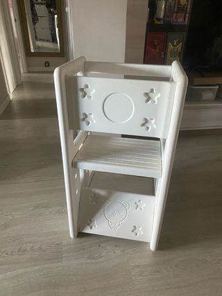 Torre de aprendizaje infantil blanca