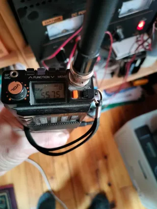 Alinco DJ-100T/E Walkie Talkie + Accesorios