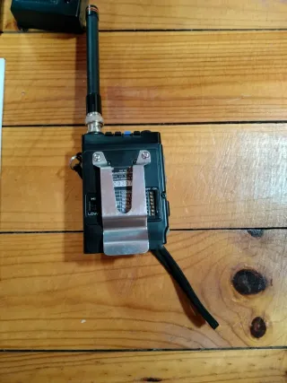 Alinco DJ-100T/E Walkie Talkie + Accesorios