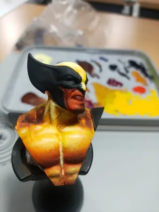Busto de Lobezno/Wolverine pintada a mano.