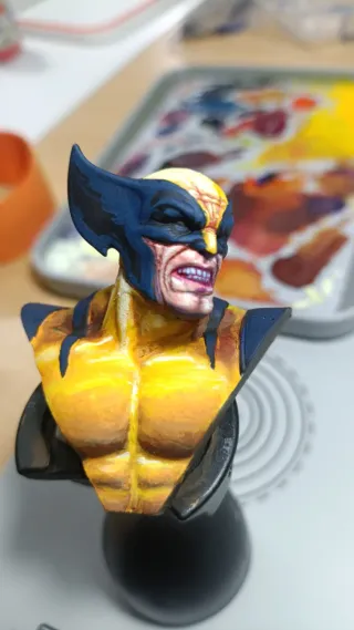 Busto de Lobezno/Wolverine pintada a mano.