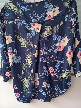 Blusa Stradivarius floral azul mujer