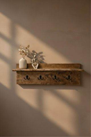 Perchero de madera maciza con ganchos