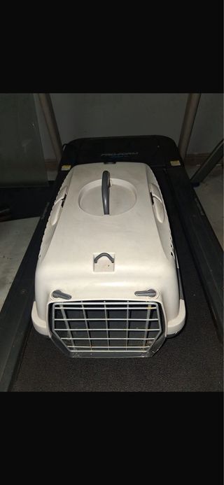 Jaula para mascotas gris y blanca