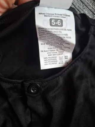 Traje graduación infantil 5/6 con birrete y banda.