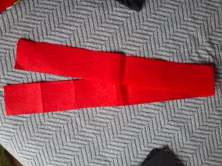 Traje graduación infantil 5/6 con birrete y banda.