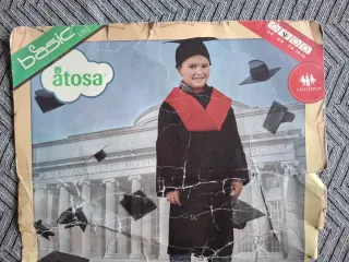 Traje graduación infantil 5/6 con birrete y banda.