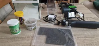 Terrario, acuaterrario con accesorios.