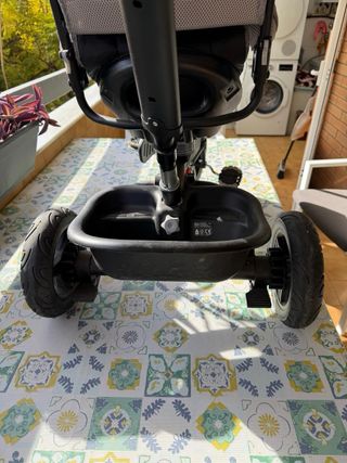 Triciclo infantil gris