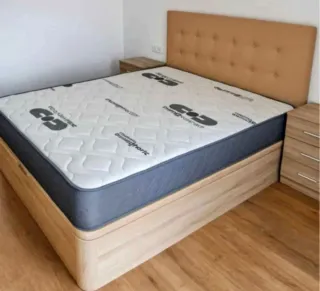 Cama completa con cabecero tapizado
