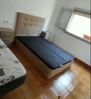 Cama completa con cabecero tapizado
