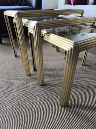 Juego de 3 mesas nido doradas