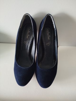 Zapatos de tacón azul marino