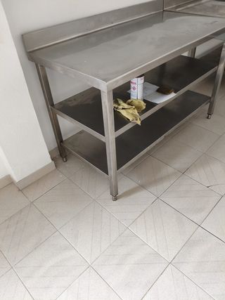 Mesa inoxidable 140x70x89 con estantes