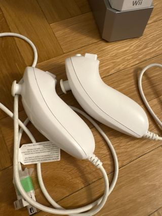 Consola Nintendo Wii + Mandos + baterías y cargado