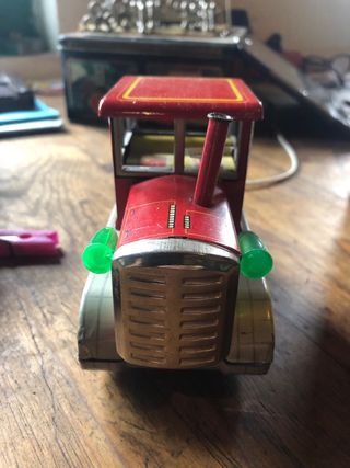 Tractor de juguete antiguo