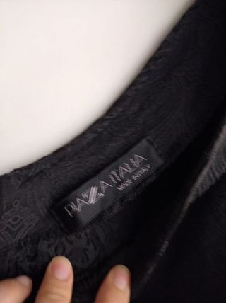 Elegante abito nero con ricamo