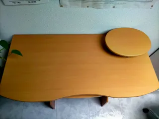 Escritorio de madera.