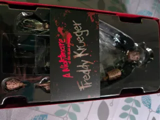 Figura Freddy Krueger Sideshow