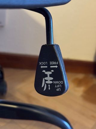 Silla de oficina ergonómica negra