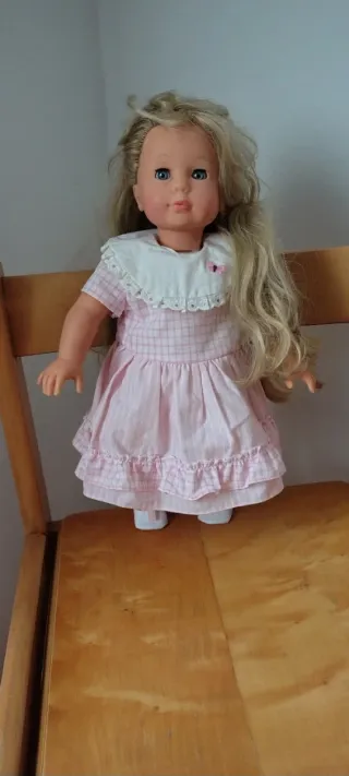 Bambola con vestito rosa a quadri