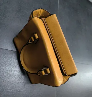 Bolso de mano Camel con flecos