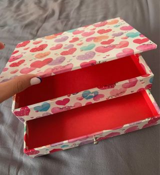 Joyero infantil con corazones