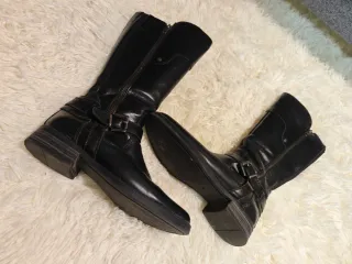 Botas altas de piel negras