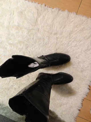 Botas altas de piel negras