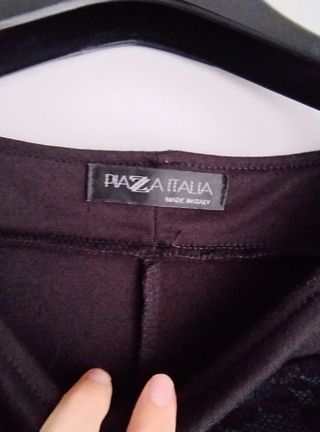 Abito elegante nero e verde con decori