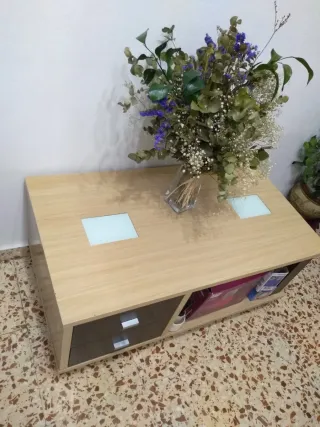 Mesa de centro madera y cristal le falta un tirado
