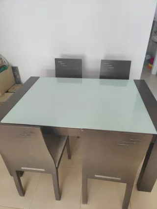 Mesa comedor y 4 sillas