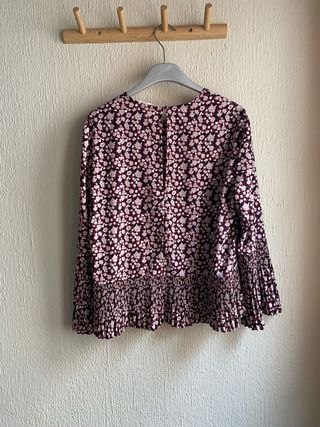Blusa Sfera Estampado Floral burdeos