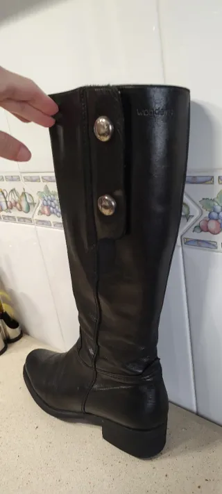 Botas altas Wonders negras talla 37