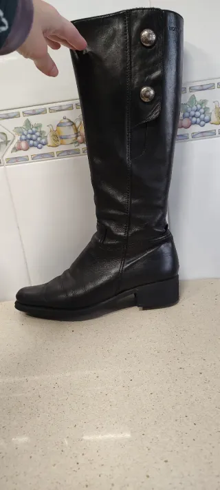 Botas altas Wonders negras talla 37