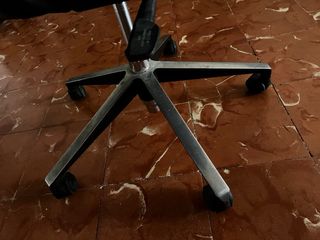 Silla ergonómica de oficina negra