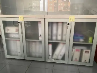 Armarios de oficina con puertas de cristal
