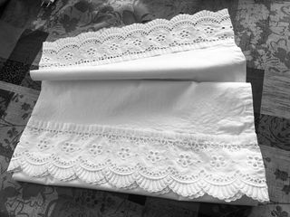 Sábana antigua y funda de almohada de algodón