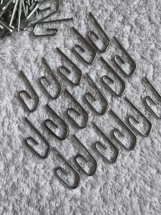 LOTE 100 GANCHOS CORTINA METÁLICOS + 6 PLÁSTICO