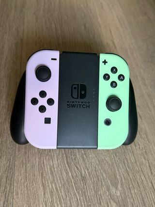 Nintendo Switch OLED + 4 mandos. REGALO funda