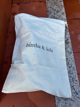 Sandalias Bimba y Lola rojas y negras
