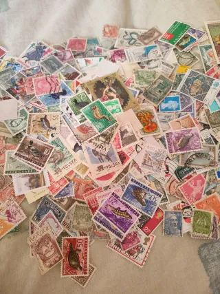 Lote de sellos postales variados