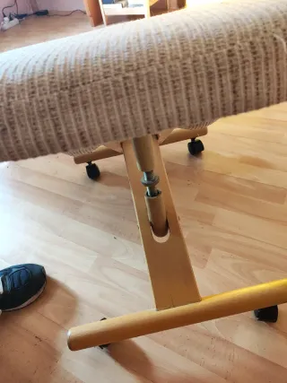 Silla ergonómica de madera y tela
