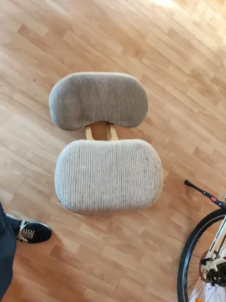 Silla ergonómica de madera y tela