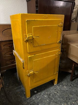 Nevera de hielo vintage amarilla