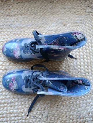 Botas de agua florales azules
