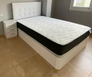 Armarios de madera color beige y marrón