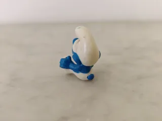 Figura Pitufo sentado