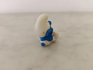 Figura Pitufo sentado